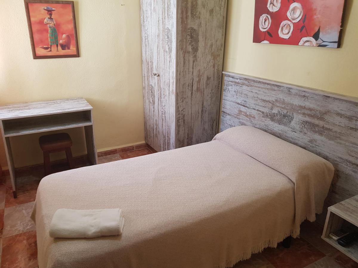 Hostal Virgen Del Rocio Ронда Экстерьер фото