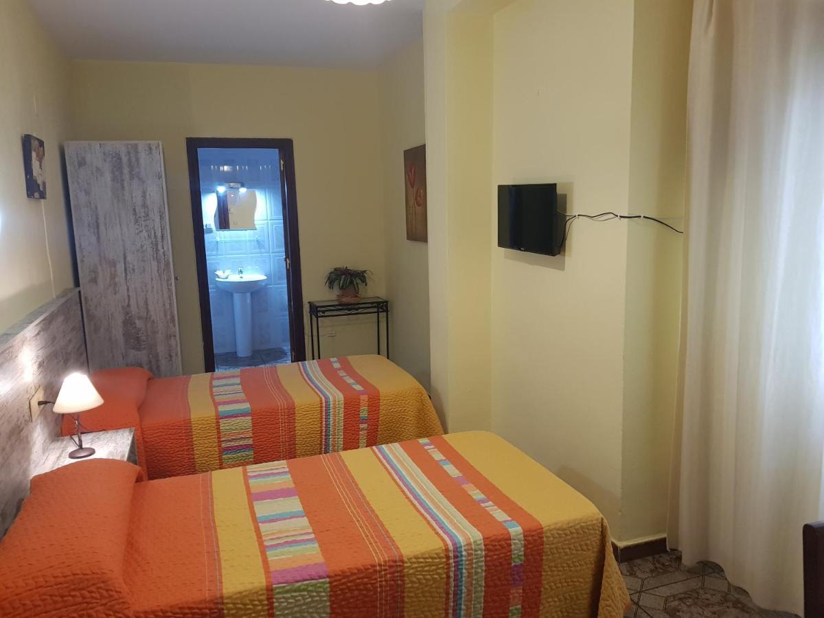 Hostal Virgen Del Rocio Ронда Экстерьер фото