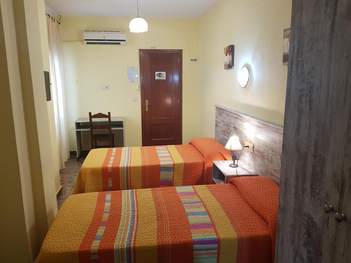 Hostal Virgen Del Rocio Ронда Экстерьер фото